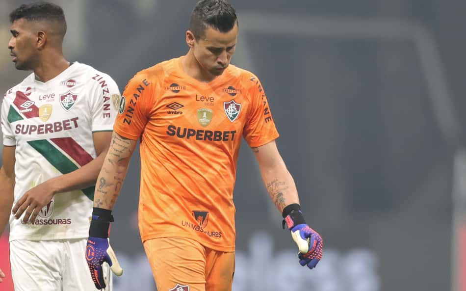 Fábio, do Fluminense, detona arbitragem após eliminação: 'Segundo gol é brincadeira'
