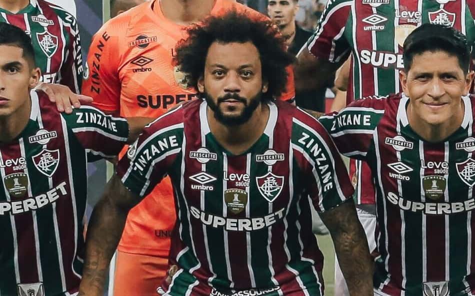 Torcedores do Botafogo se revoltam com VAR e arbitragem em lance de Marcelo: 'Agressão'