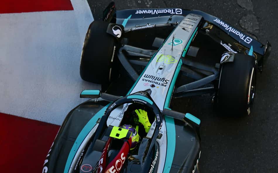 F1: Hamilton adota cautela, mas vê Mercedes 'no mesmo nível' de rivais no Azerbaijão