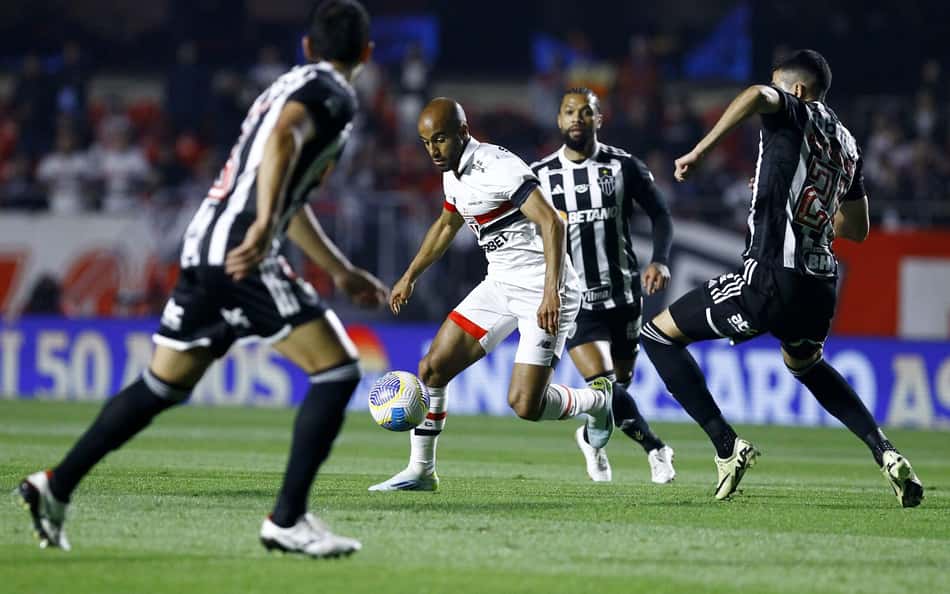 Precisando de uma virada contra o Atlético-MG, São Paulo é o segundo time do G12 que menos investiu no ano