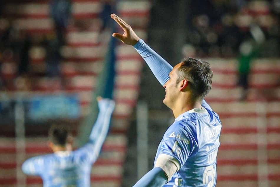 Justiniano celebra gol do Bolívar sobre o Oriente Petrolero pelo Boliviano (Foto: Reprodução)