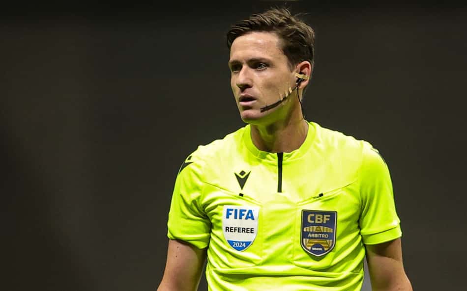 Jornalista diz que jogador do Atlético-MG deveria ter sido expulso contra o São Paulo