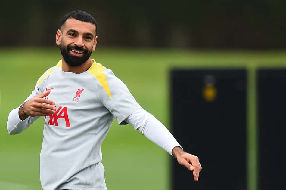 Salah tem cinco jogos contra o Milan em sua carreira, com três gols e duas assistências (Foto: Peter POWELL / AFP)