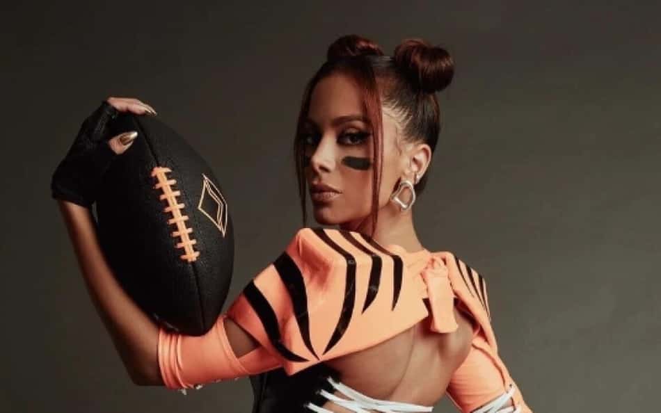 NFL no Brasil: show do intervalo terá presença de Anitta e possível aparição de astro internacional