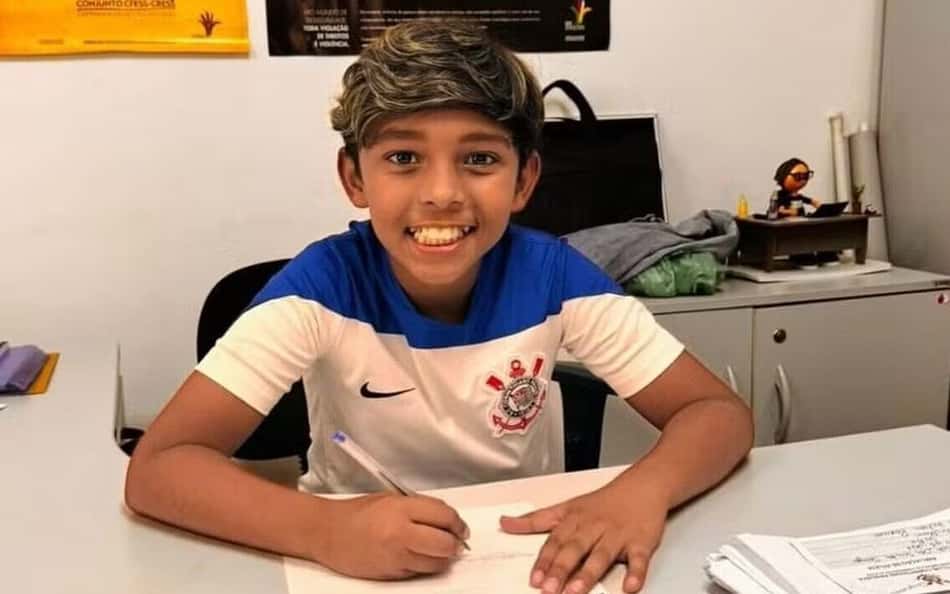 Corinthians assina contrato com irmão da medalhista olímpica Rayssa Leal