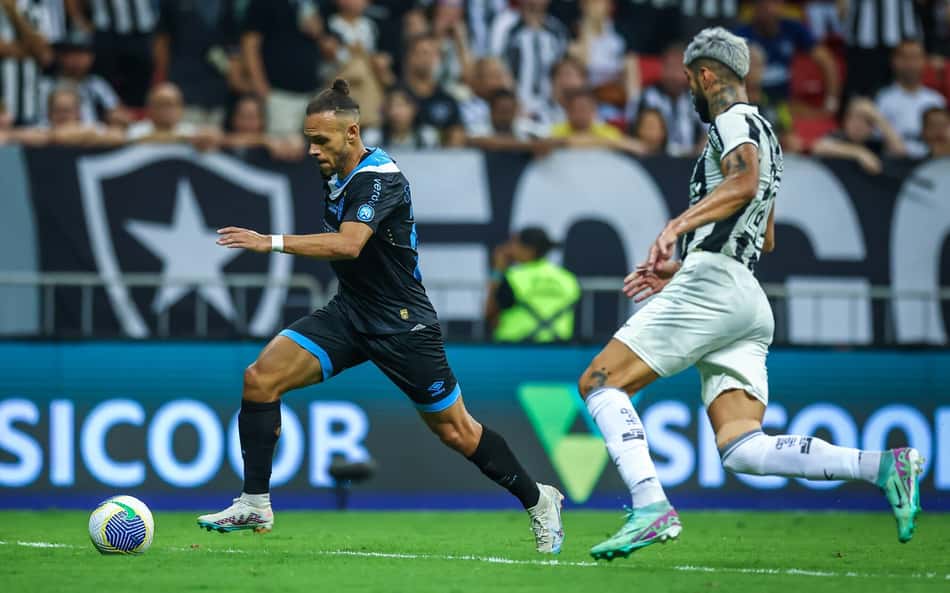 Botafogo x Grêmio: Braithwaite ironiza lance com Barboza e zagueiro manda indireta