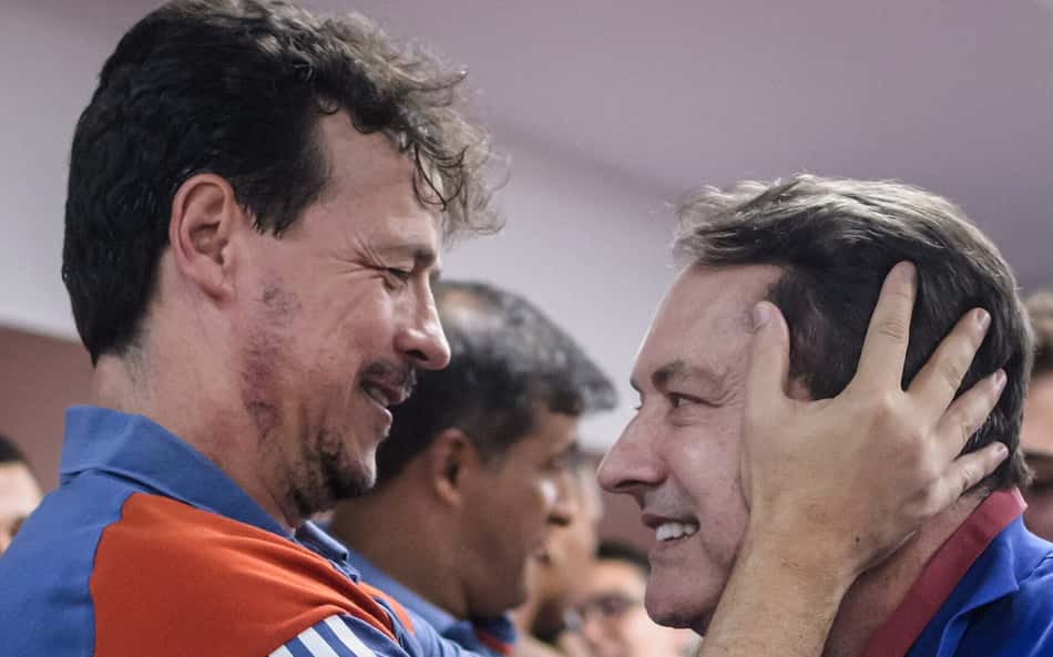 Diniz celebra primeiro triunfo no comando celeste: "Vitória, Cruzeiro!"