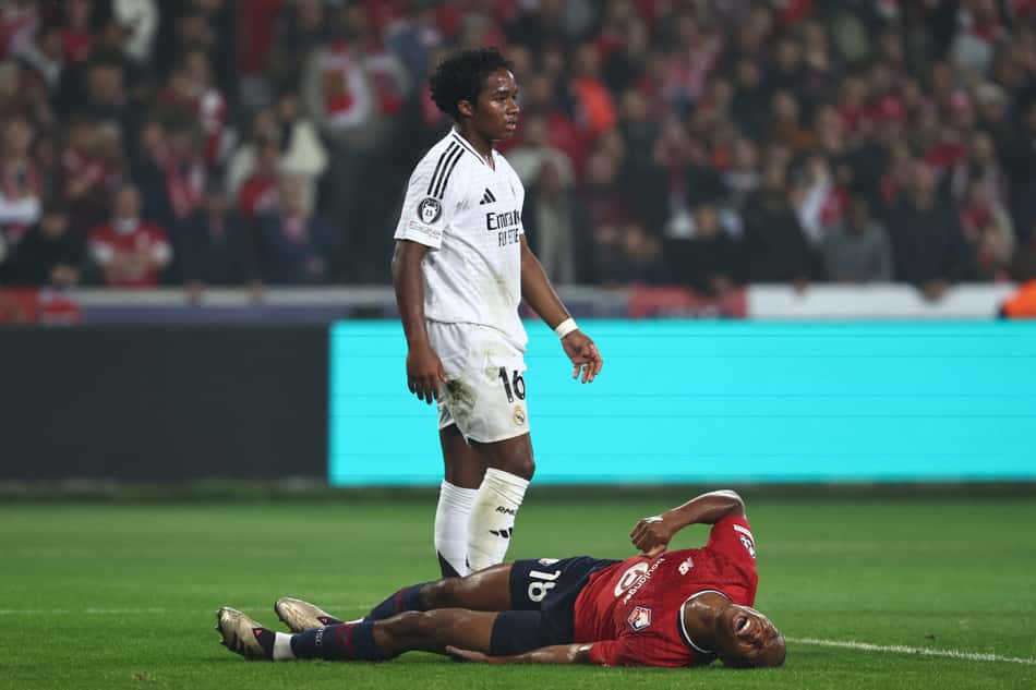 Endrick, atacante do Real Madrid, em ação na partida contra o Lille, pela segunda rodada da fase de liga da Champions League (Foto: Sameer AL-DOUMY / AFP)