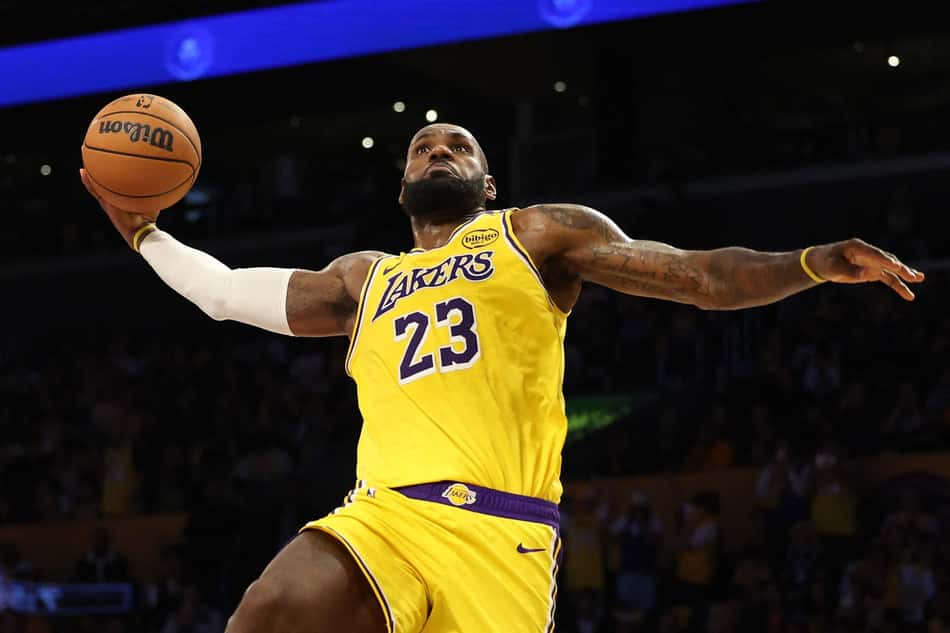 Minnesota Timberwolves v Los Angeles Lakers