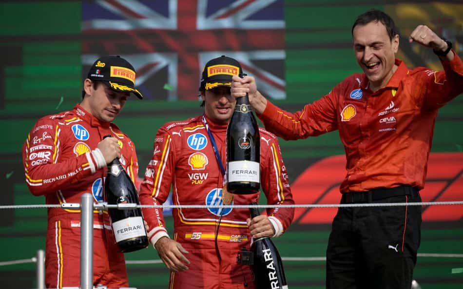 Ferrari se irrita e culpa 'idiotas' por perda de dobradinha no GP do México