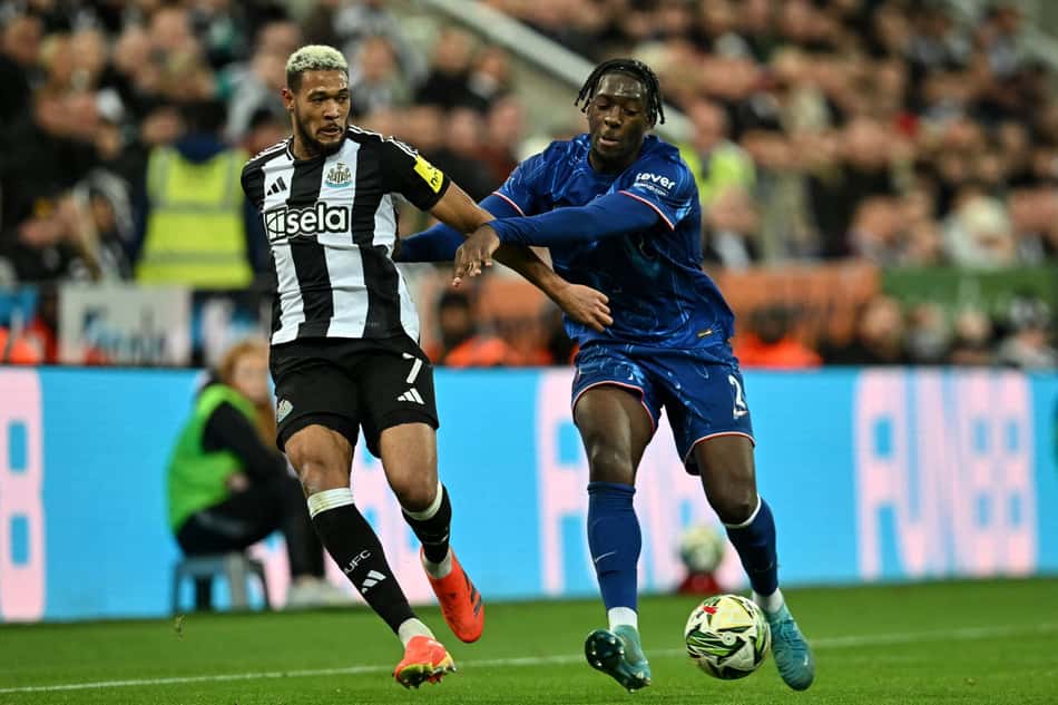 Newcastle e Chelsea em duelo na temporada 24/25 (Foto: Andy Buchanan/AFP)