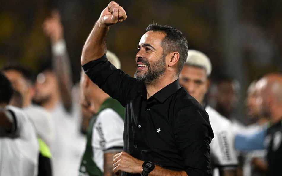 Artur Jorge dedica classificação à torcida do Botafogo: 'Valeu a pena'