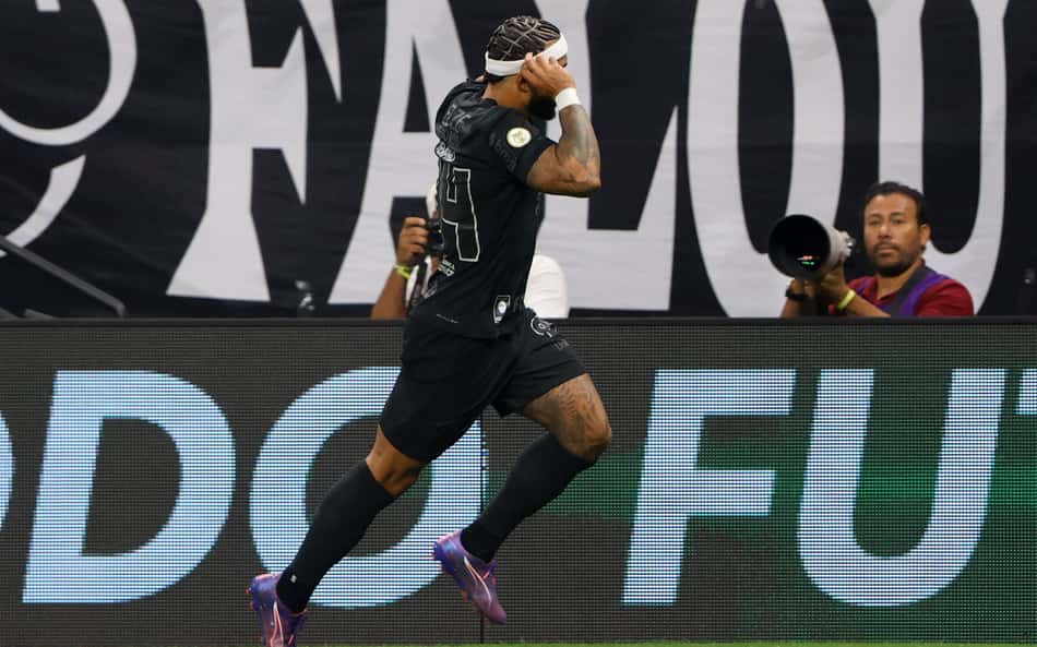 Memphis Depay comemora primeiro gol pelo Corinthians: 'Significa tudo'