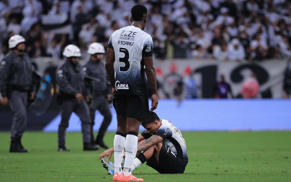 Casagrande liga alerta para futuro do Corinthians: 'A partir de 2025 é não cair'