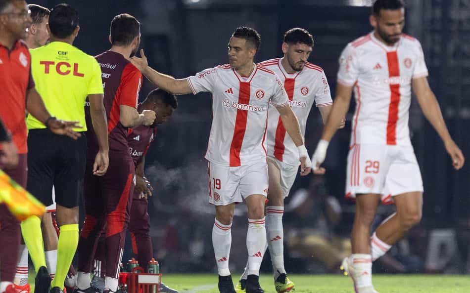 Borre-comemoracao-bragantino-Internacional-scaled-aspect-ratio-512-320