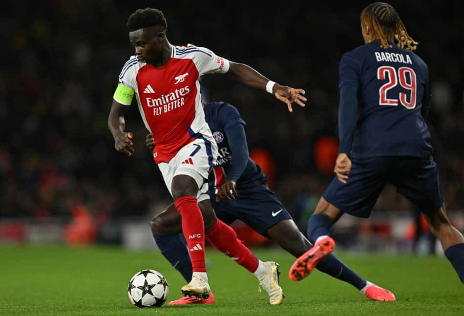Bukayo Saka em Arsenal x PSG pela Champions League