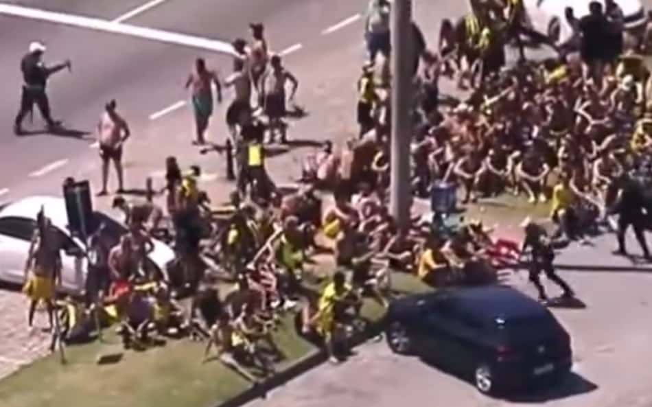 Web cobra punição para torcedores do Peñarol após conflito com a polícia