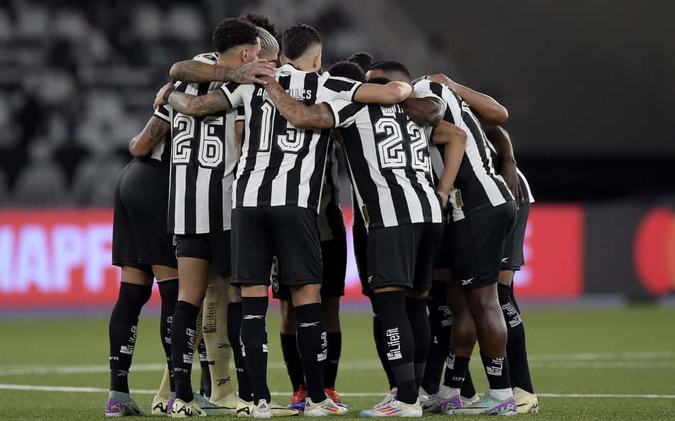 Internautas vão à loucura com jogada de atacante do Botafogo: 'Rei da América'