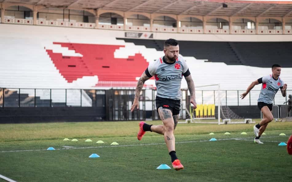 Vasco tem sete jogadores com contrato até o fim do ano; veja quem são
