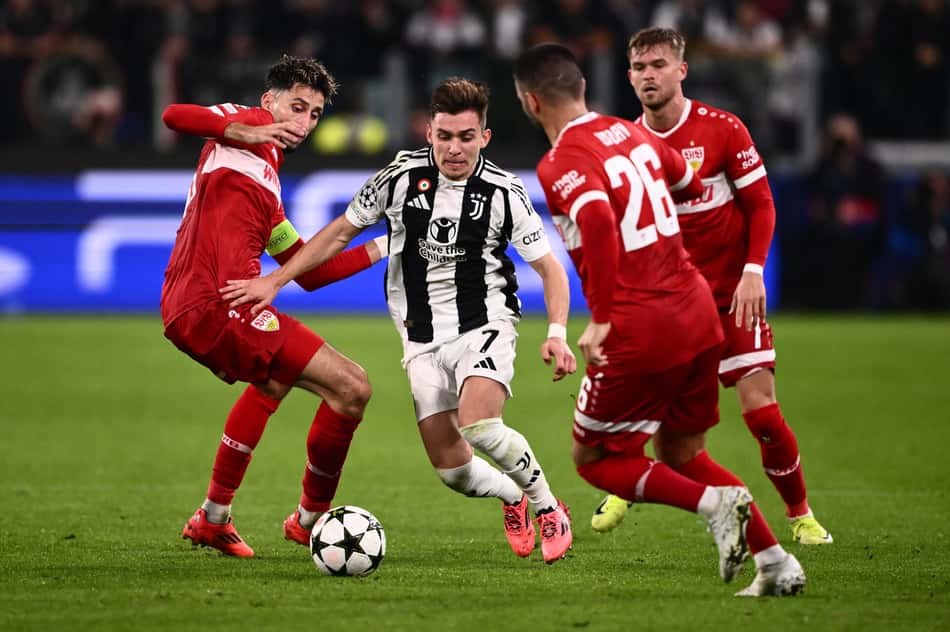 Francisco Conceição em ação pela Juventus na Champions League (Foto: Marco BERTORELLO / AFP)
