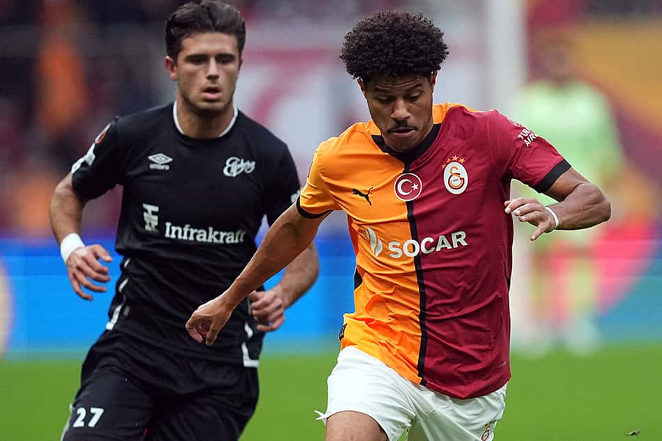 Gabriel Sara na vitória do Galatasaray sobre o Elfsborg pela Uefa Europa League (2)