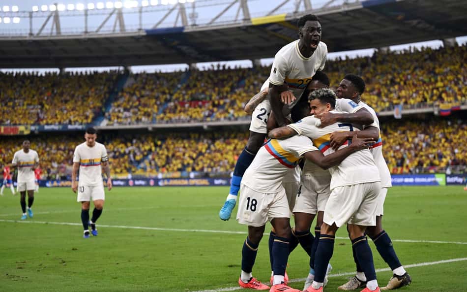 Colômbia atropela o Chile nas Eliminatórias, e cola na Argentina