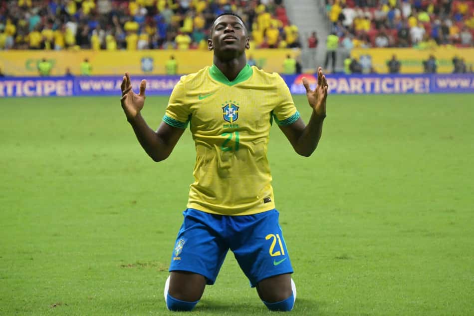 Luiz Henrique comemora gol marcado pelo Brasil contra o Peru, nas Eliminatórias da Copa do Mundo