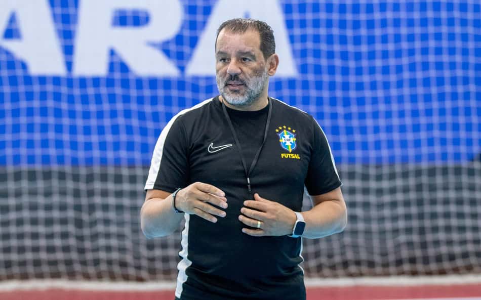 Técnico campeão do mundo com Brasil no futsal manda recado aos profissionais do esporte