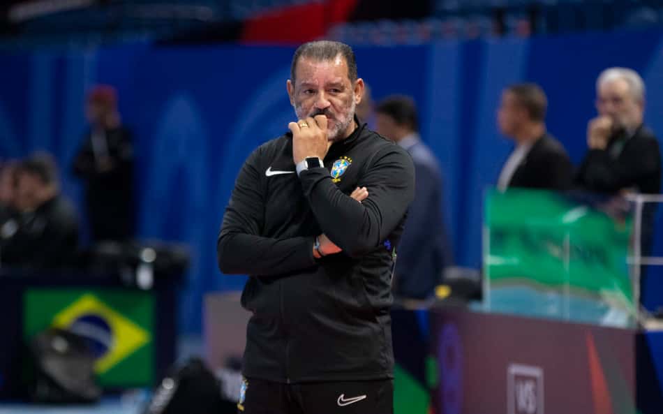 Técnico do Brasil diz que investimento no futsal 'não está próximo' de outros países