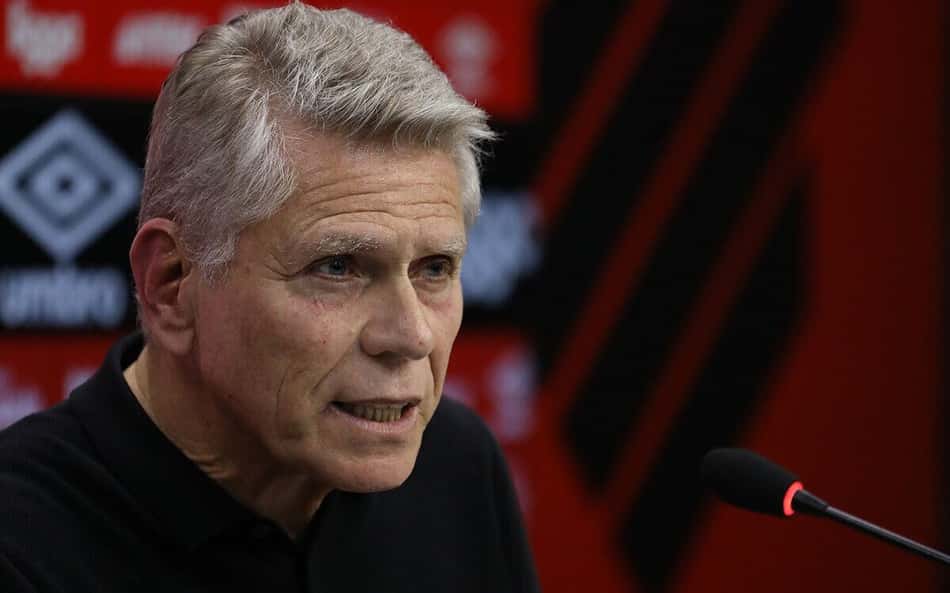 Dirigente de clube da Série A critica excesso de estrangeiros no Brasil
