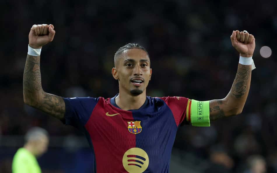 Raphinha comemora hat-trick na Champions e projeta clássico