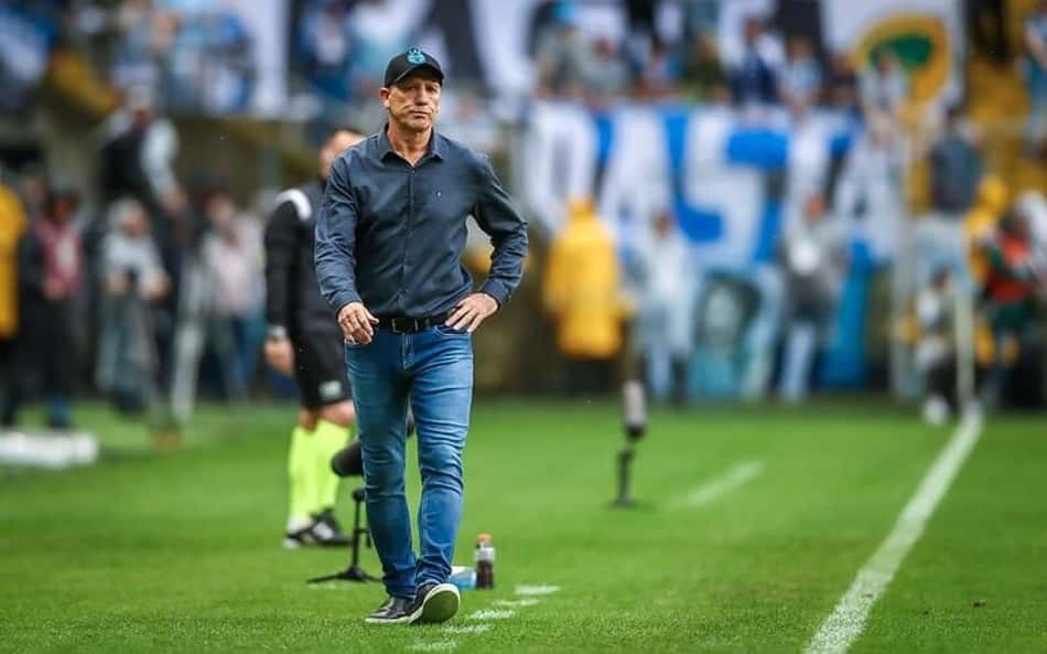 Renato Gaúcho é vaiado na Arena do Grêmio e responde: 'tô vacinado'