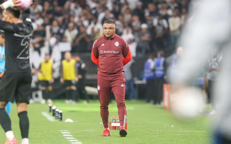 Roger Machado valoriza empate com o Corinthians: 'nos fez entrar no G-6'