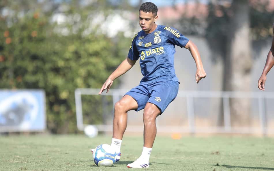 Sandry torce tornozelo e vira dúvida para o jogo entre Santos e Chape