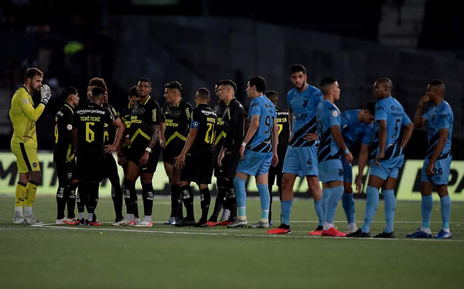 Há quase um ano, Botafogo e Athletico-PR protagonizaram 'jogo que durou dois dias'