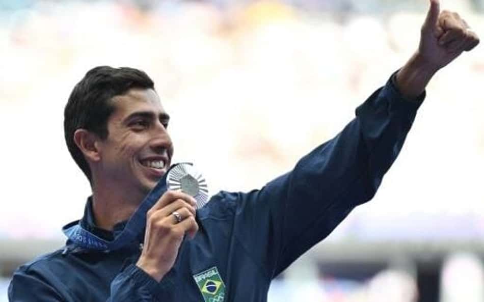 Caio Bonfim rebate críticas à Vila Olímpica 'Colchão era muito bom'