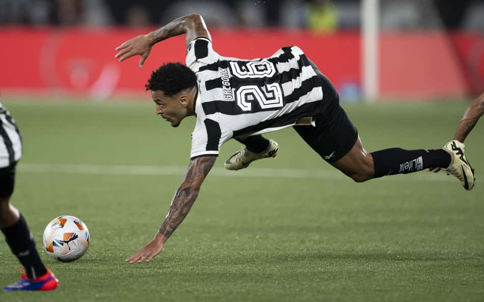 Gregore, do Botafogo, é absolvido pelo STJD