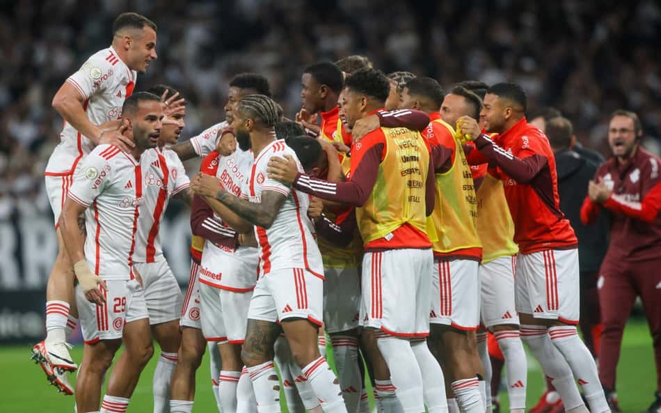 Ricardo Mathias marca gol de letra e web reage: 'requintes de crueldade'