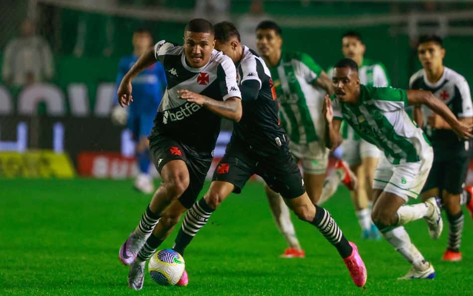 Torcedor do Vasco reclama de cera em empate: 'Não dá para entender'