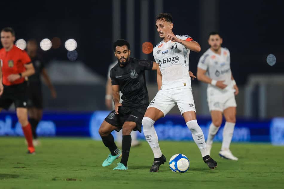 Santos e Mirassol se enfrentam pela Série B (Foto: Pedro Zacchi/AGIF)
