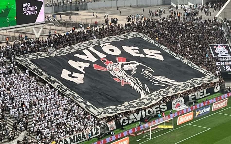 Corinthians, Gaviões e Caixa oficializam 'vaquinha' para quitar Arena