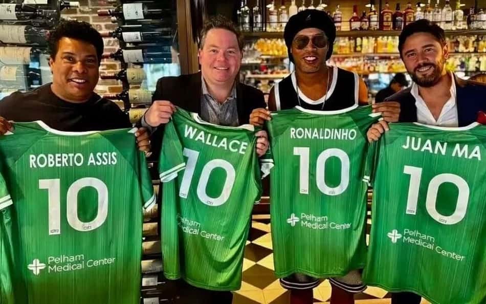 Ronaldinho Gaúcho compra ações de clube dos Estados Unidos