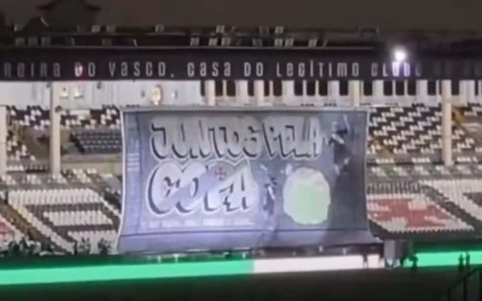 Torcida do Vasco ensaia mosaico motivacional para semifinal da Copa do Brasil