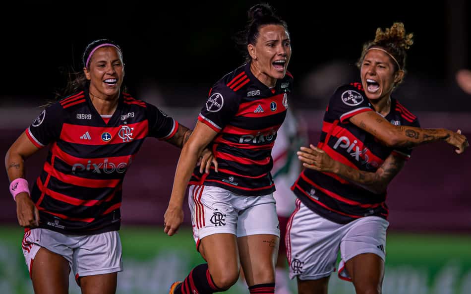 Com golaço, Flamengo vence Fluminense e conquista Carioca Feminino