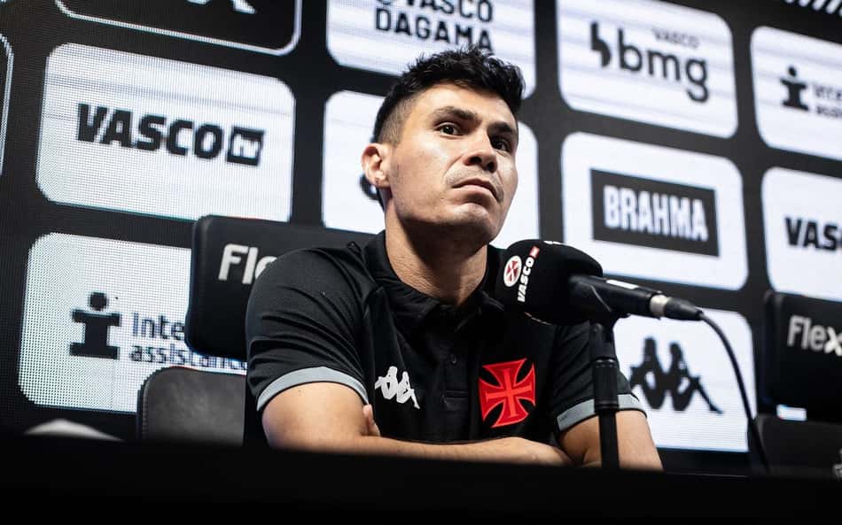 Torcedores do Vasco disparam contra Galdames após falha bisonha: 'Jogador que Paiva ama'