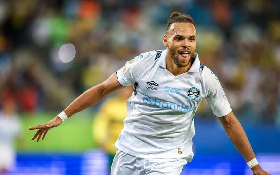 Gremistas enlouquecem com golaço de Braithwaite: 'Igual ao Van Basten'
