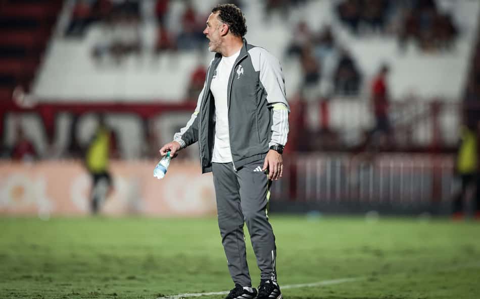 Milito lamenta derrota do Atlético-MG em rodízio "forçado" de jogadores