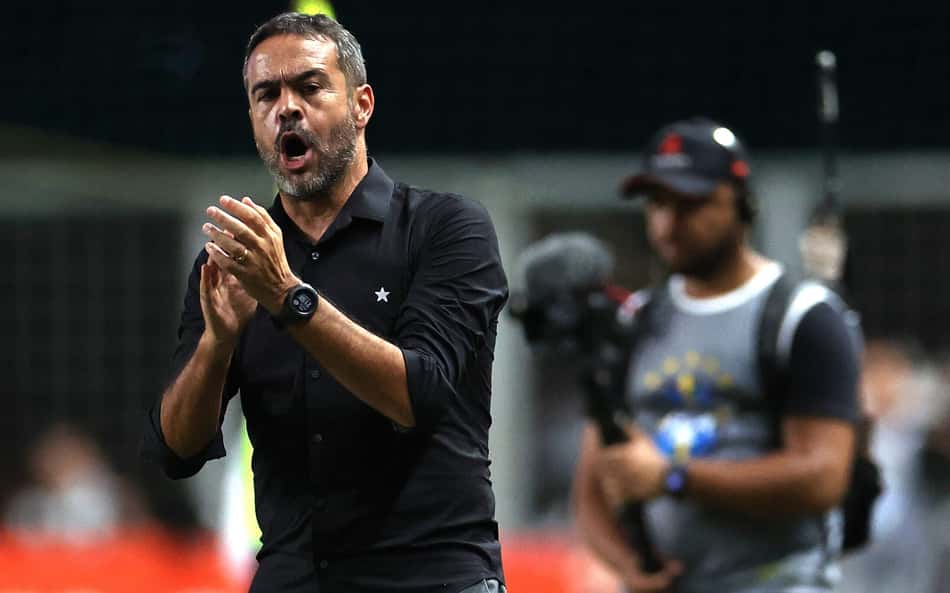 Artur Jorge mantém otimismo para o Botafogo e critica Galo: 'Hoje não quis jogar'