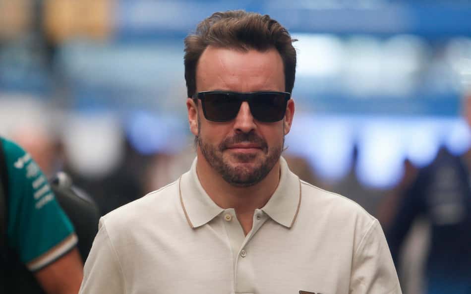 Alonso admite que só concluiu GP de São Paulo por 'mecânicos e pessoas em Valência'