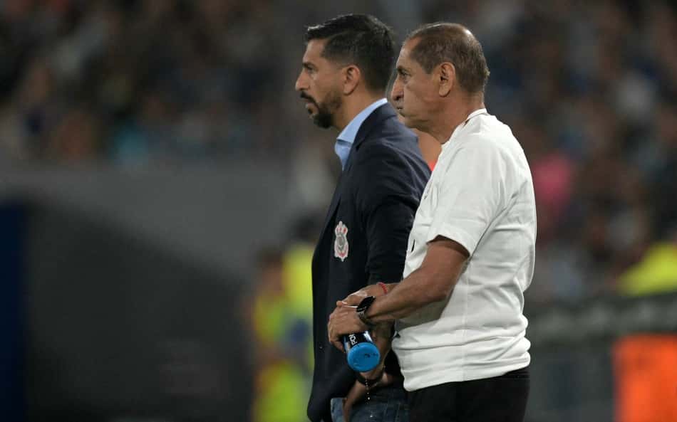 Torcedores do Corinthians elegem responsáveis por eliminação: 'Tomem vergonha'